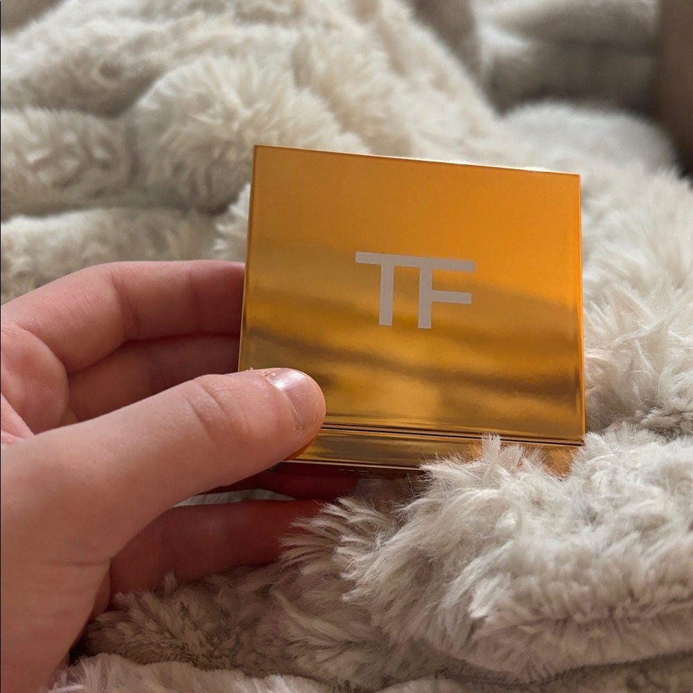Tom Ford Gold Glow Highlighter Compact - Picture 4 of 5
